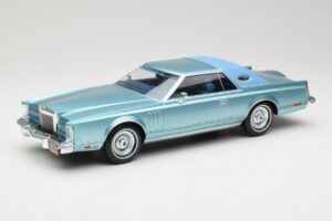 Lincoln Continental Mark V Blue Metallic MCG 1:18 MCG18369 Metalli