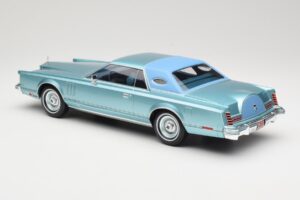 Lincoln Continental Mark V Blue Metallic MCG 1:18 MCG18369 Metalli — kuva 5 / 6