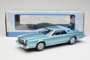 Lincoln Continental Mark V Blue Metallic MCG 1:18 MCG18369 Metalli — kuva 6 / 6