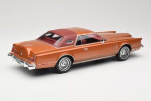 Lincoln Continental Mark V Crystal Apricot Metallic MCG 1:18 MCG18370 Metalli — kuva 2 / 6