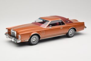 Lincoln Continental Mark V Crystal Apricot Metallic MCG 1:18 MCG18370 Metalli