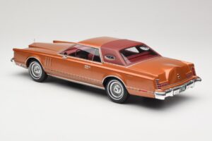 Lincoln Continental Mark V Crystal Apricot Metallic MCG 1:18 MCG18370 Metalli — kuva 5 / 6
