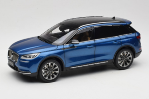 Lincoln Corsair Sininen OEM 1:18 LINCOLN001 Metalli