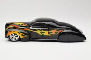 Lincoln Zephyr Scrape Custom Musta Liekillä Hot Wheels 1:18 57319 Metalli — kuva 4 / 8