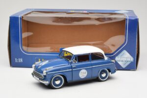 Lloyd Alexander TS #234 Sininen Revell 1:18 08463 Metalli — kuva 8 / 8