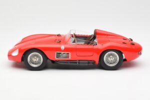 Maserati 300S Punainen CMC 1:18 M-105 Metalli — kuva 3 / 6