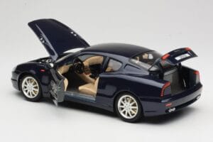 Maserati 3200 GT Musta Bburago 1:18 3371 Metalli — kuva 5 / 8