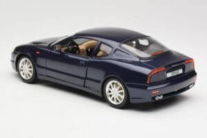 Maserati 3200 GT Musta Bburago 1:18 3371 Metalli — kuva 7 / 8
