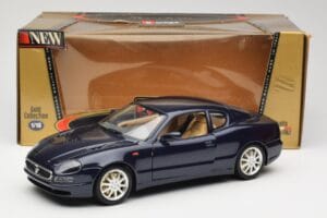 Maserati 3200 GT Musta Bburago 1:18 3371 Metalli — kuva 8 / 8