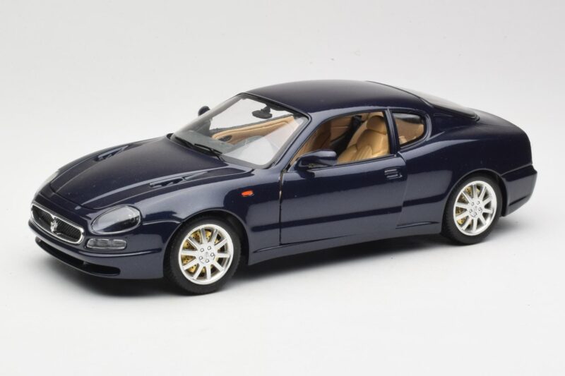 Maserati 3200 GT Musta Bburago 1:18 3371 Metalli