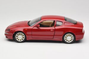 Maserati 3200 GT Tummanpunainen Bburago 1:18 3341-M2 Metalli — kuva 4 / 8