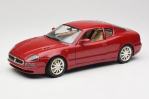Maserati 3200 GT Tummanpunainen Bburago 1:18 3341-M2 Metalli