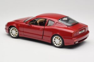 Maserati 3200 GT Tummanpunainen Bburago 1:18 3341-M2 Metalli — kuva 7 / 8