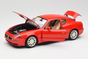 Maserati 3200 GT Punainen Bburago 1:18 3341 Metalli — kuva 2 / 8