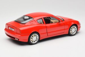 Maserati 3200 GT Punainen Bburago 1:18 3341 Metalli — kuva 3 / 8