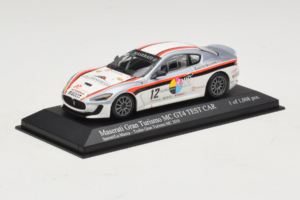 Maserati GranTurismo MC GT4 #12 Sperati / La Mazza Maserati MC 2010 Minichamps 1:43 400101212 Metalli — kuva 2 / 5
