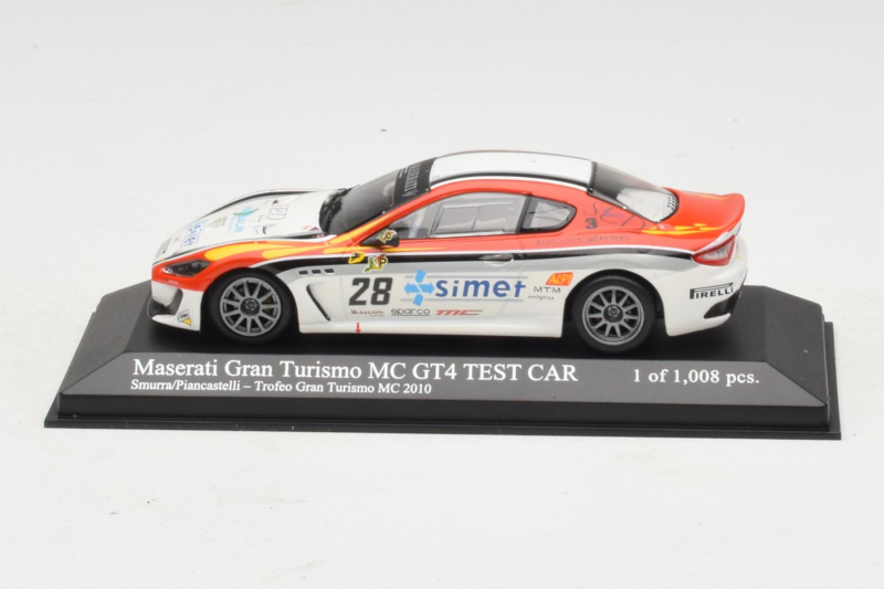 Maserati GranTurismo MC GT4 #28 Smurra / Piancastelli Maserati MC 2010 Minichamps 1:43 400101228 Metalli