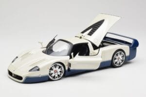Maserati MC12 Valkoinen Sininen Hot Wheels 1:18 G7158 Metalli — kuva 2 / 8