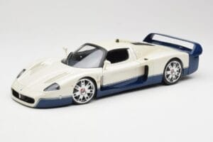 Maserati MC12 Valkoinen Sininen Hot Wheels 1:18 G7158 Metalli