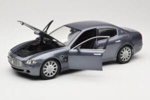 Maserati Quattroporte Blue Metallic Hot Wheels 1:18 B7003 Metalli — kuva 2 / 8