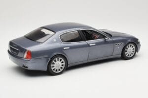 Maserati Quattroporte Blue Metallic Hot Wheels 1:18 B7003 Metalli — kuva 3 / 8