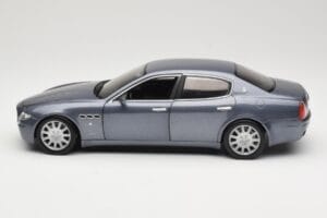 Maserati Quattroporte Blue Metallic Hot Wheels 1:18 B7003 Metalli — kuva 4 / 8