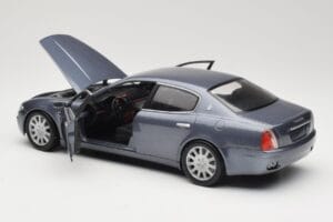 Maserati Quattroporte Blue Metallic Hot Wheels 1:18 B7003 Metalli — kuva 5 / 8