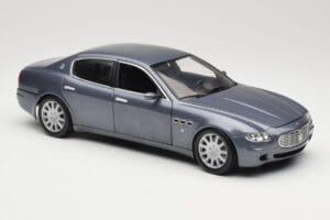 Maserati Quattroporte Blue Metallic Hot Wheels 1:18 B7003 Metalli — kuva 6 / 8