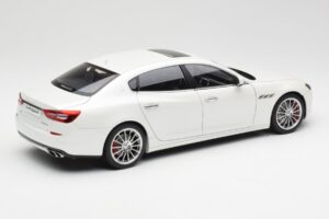 Maserati Quattroporte VI GTS Alpine Valkoinen AUTOart 1:18 75808 Metalli — kuva 3 / 8