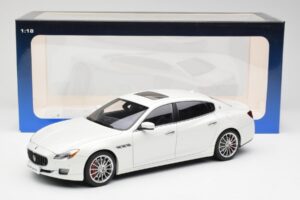 Maserati Quattroporte VI GTS Alpine Valkoinen AUTOart 1:18 75808 Metalli — kuva 8 / 8