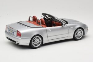 Maserati Spyder Hopea Maisto 1:18 31667 Metalli — kuva 3 / 8