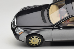 Maybach 57 SWB Caspian Black Himalayas Grey AUTOart 1:18 76151 Metalli — kuva 8 / 9