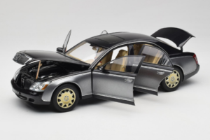 Maybach 57 SWB Caspian Black Himalayas Grey AUTOart 1:18 76151 Metalli — kuva 2 / 9
