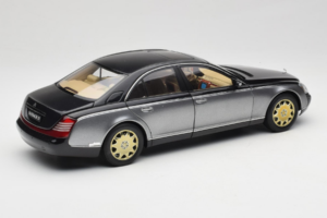 Maybach 57 SWB Caspian Black Himalayas Grey AUTOart 1:18 76151 Metalli — kuva 3 / 9