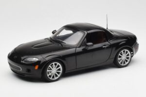 Mazda MX-5 NC Roadster Retractable Hardtop US Spec Musta AUTOart 1:18 75971 Metalli