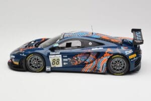 McLaren 12C GT3 #88 Von Ryan Racing A. Barff / T. Goodwin / B. Senna Spa 24 Hours 2013 Minichamps 1:18 151131388 Metalli — kuva 3 / 6