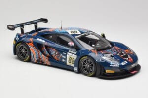 McLaren 12C GT3 #88 Von Ryan Racing A. Barff / T. Goodwin / B. Senna Spa 24 Hours 2013 Minichamps 1:18 151131388 Metalli — kuva 4 / 6