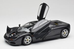 McLaren F1 Carbon Musta Metallic Minichamps 1:18 530133420 Metalli — kuva 2 / 8