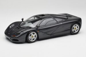 McLaren F1 Carbon Musta Metallic Minichamps 1:18 530133420 Metalli