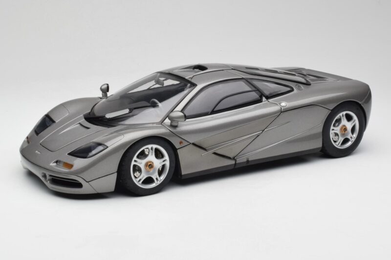 McLaren F1 Dark Silver Minichamps 1:12 530133124 Metalli