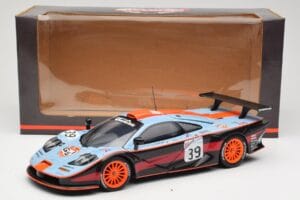 McLaren F1 GTR #39 Gulf R. Bellm / A. Gilbert / M. Sekiya 24 Hours of Le Mans 1997 UT Models 1:18 39725 Metalli — kuva 8 / 8