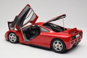 McLaren F1 Punainen Minichamps 1:12 530133125 Metalli — kuva 6 / 9