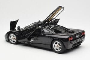 McLaren F1 Road Car Musta AUTOart 1:18 76002 Metalli — kuva 5 / 8