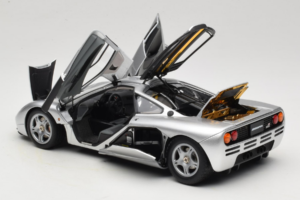 McLaren F1 Hopea LCD 1:18 LCD18014-SI Metalli — kuva 5 / 8