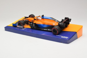 McLaren MCL35M Mercedes #3 D. Ricciardo McLaren F1 Team Bahrain Grand Prix 2021 Minichamps 1:18 533211803 Hartsi — kuva 5 / 7