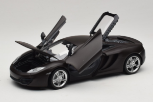 McLaren MP4-12C Matt Black Minichamps 1:18 110133021 Metalli — kuva 2 / 8