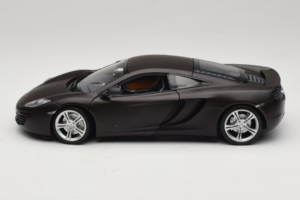 McLaren MP4-12C Matt Black Minichamps 1:18 110133021 Metalli — kuva 4 / 8