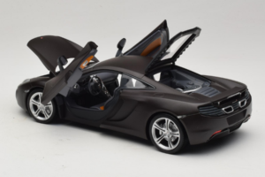 McLaren MP4-12C Matt Black Minichamps 1:18 110133021 Metalli — kuva 5 / 8