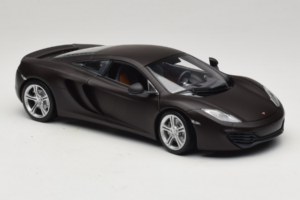 McLaren MP4-12C Matt Black Minichamps 1:18 110133021 Metalli — kuva 6 / 8
