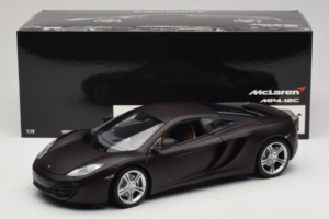 McLaren MP4-12C Matt Black Minichamps 1:18 110133021 Metalli — kuva 8 / 8